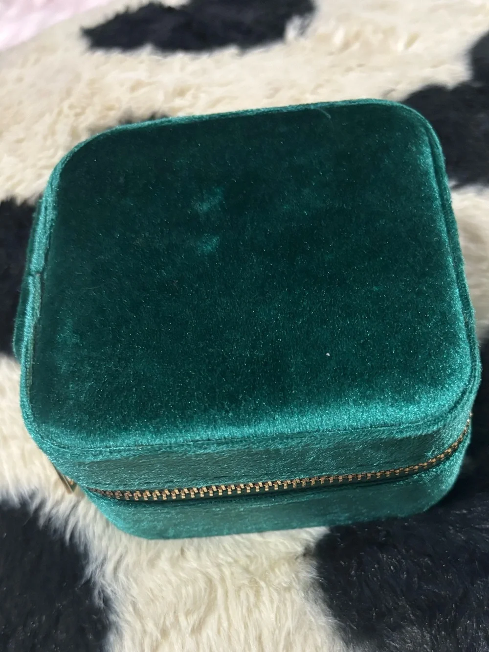 Beautiful green velvet jewelry box, perfect for travel, Gold-tone zipper, NWOT